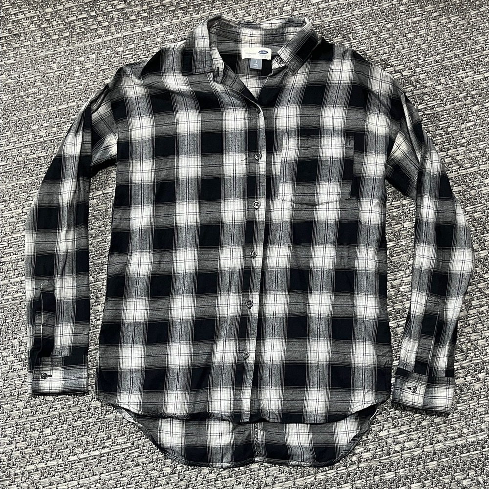 Old Navy | Boyfriend Fit Black and White Plaid Button Down